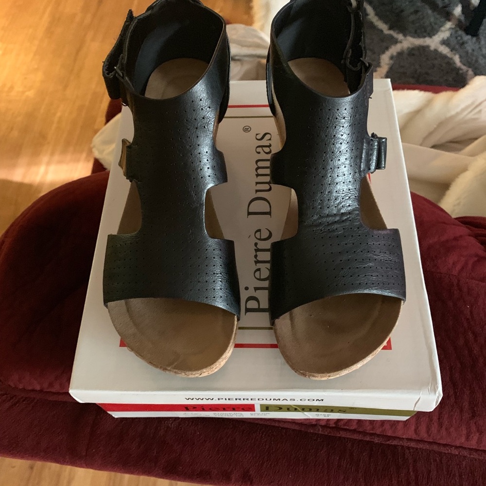 Pierre Dumas wedges size 7